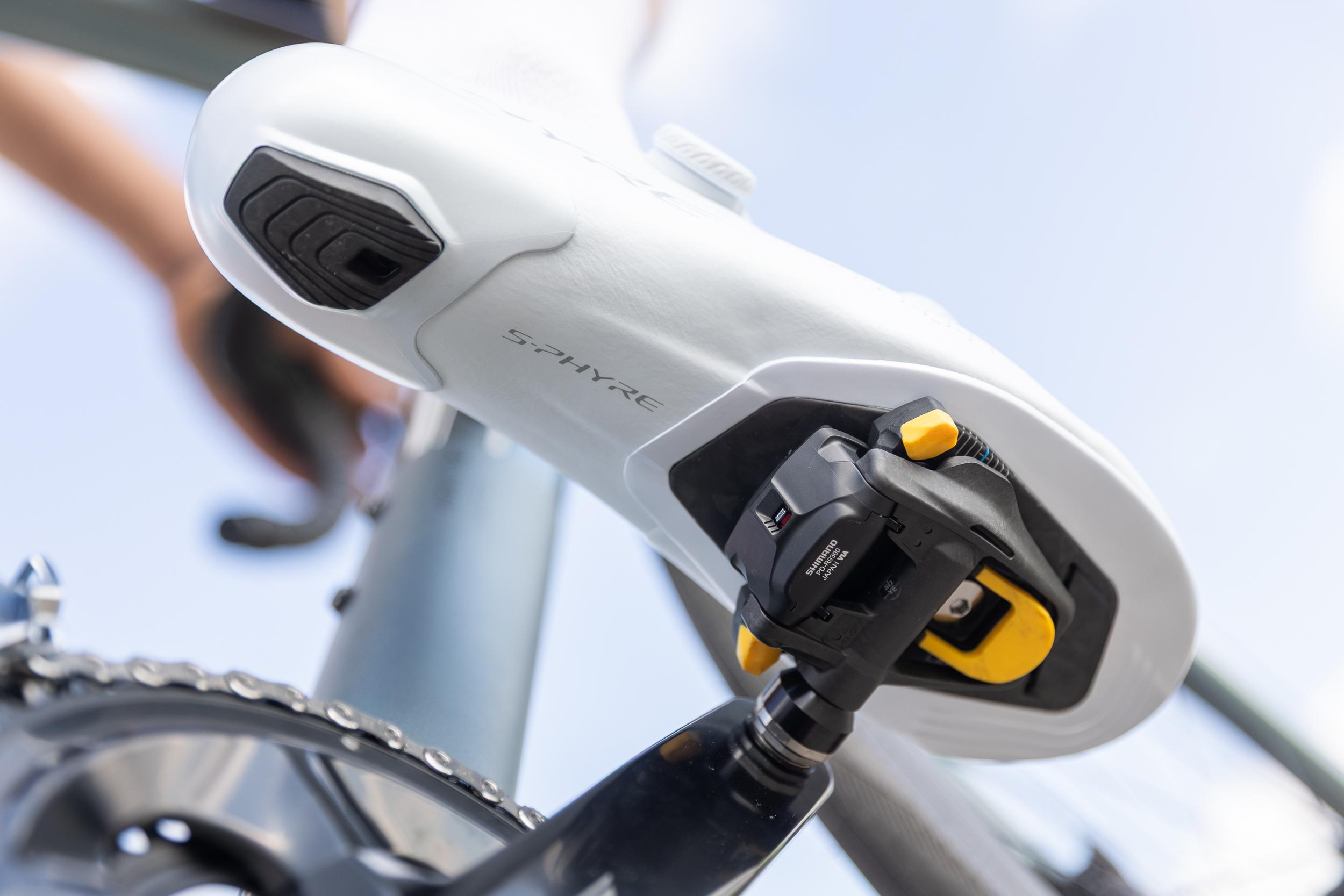 Shimano Dura-Ace PD-R9300 en de nieuwe S-Phyre RC910 mantel.com