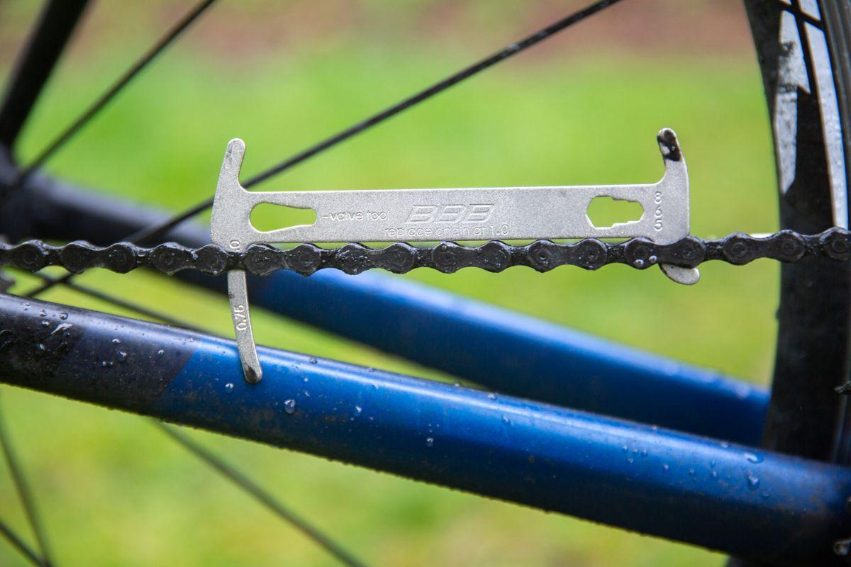 Cette chaîne de vélo est clairement usée et doit être remplacée.