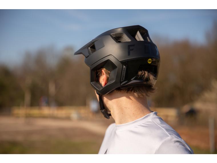 Probamos el Fox Dropframe Pro, el casco MTB semi integral de alta protección