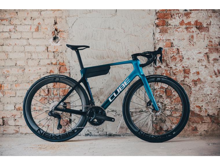 Cube Agree C:62 Race Chromeblue´n´Liquidblue